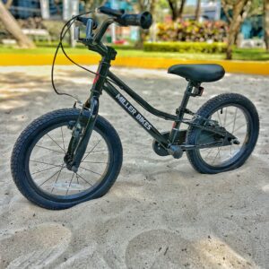 Bicicleta 2 en 1 Convertible Balance y Pedales Miller Bikes Negra aro 16 (Incluye rueditas de aprendizaje)
