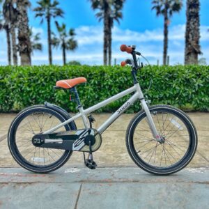 Bicicleta para niños con rueditas de apoyo Stitch Aro 20 color Plata